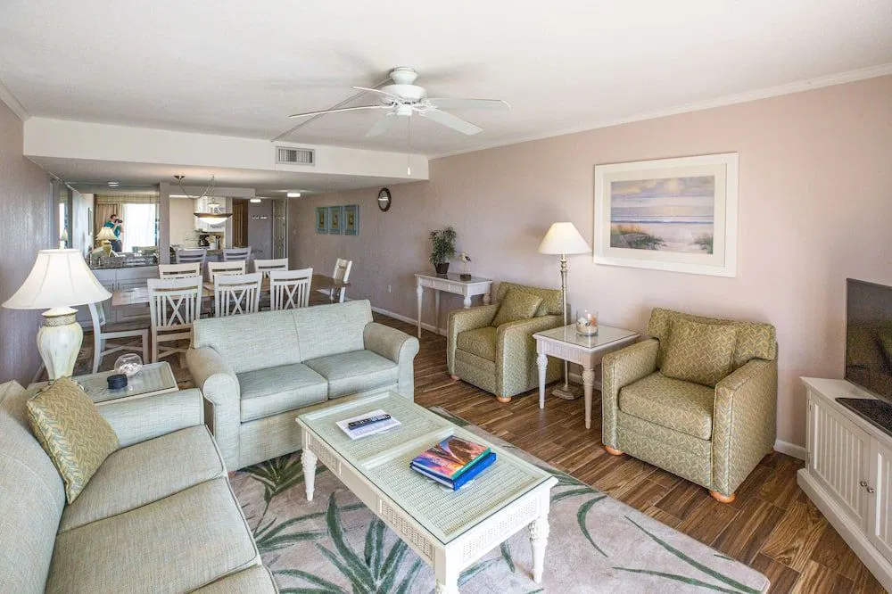 Seawatch At The Island Club Living Area