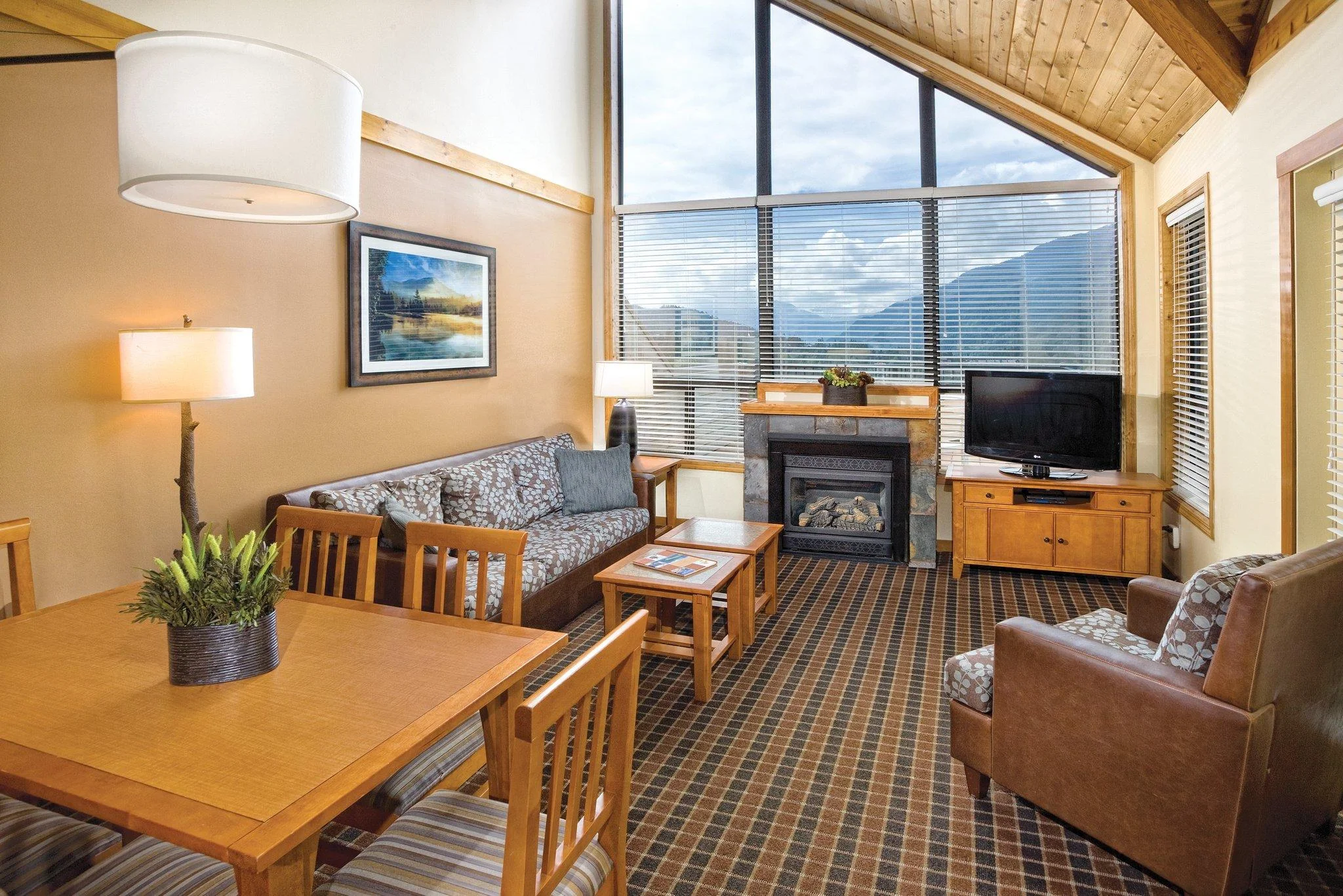 Living and Dining Area: WorldMark Whistler Sundance