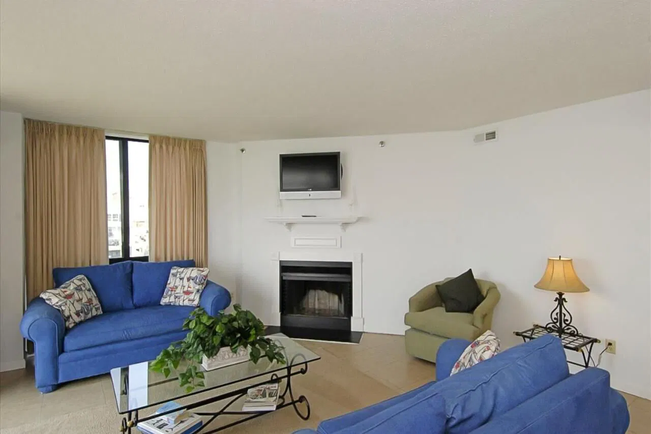 Pointe On The Bay Living Area