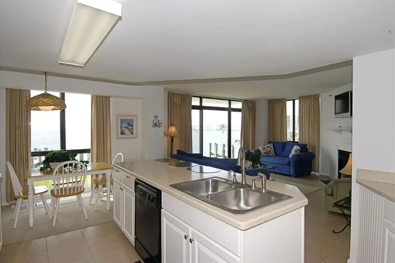 Pointe On The Bay Kitchen 2