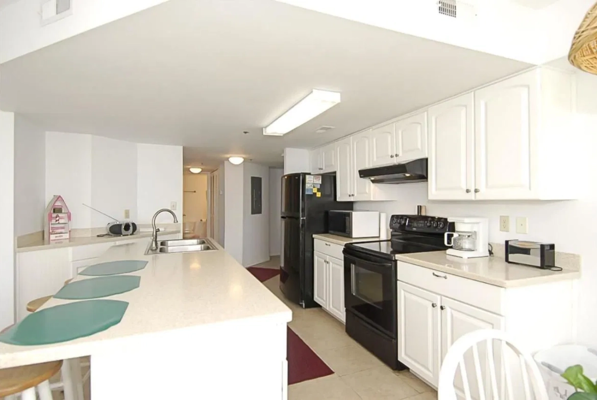 Pointe On The Bay Kitchen