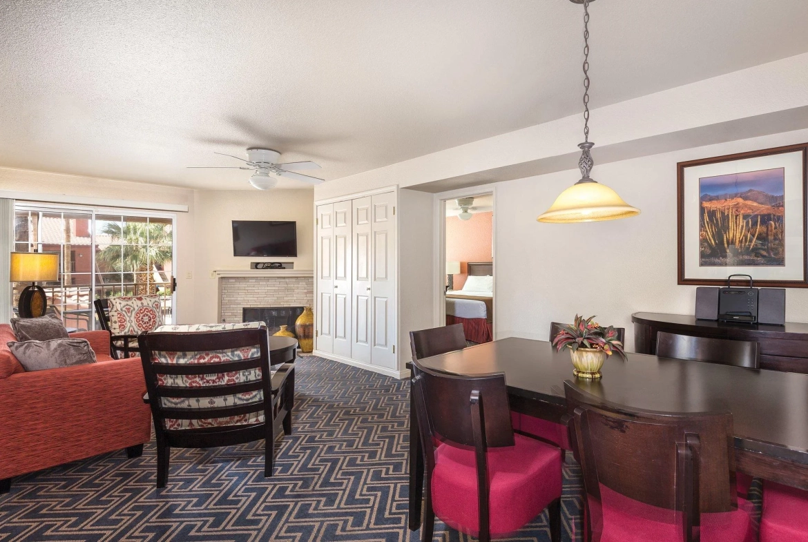 Worldmark Las Vegas on Spencer Street Living and Dining Area