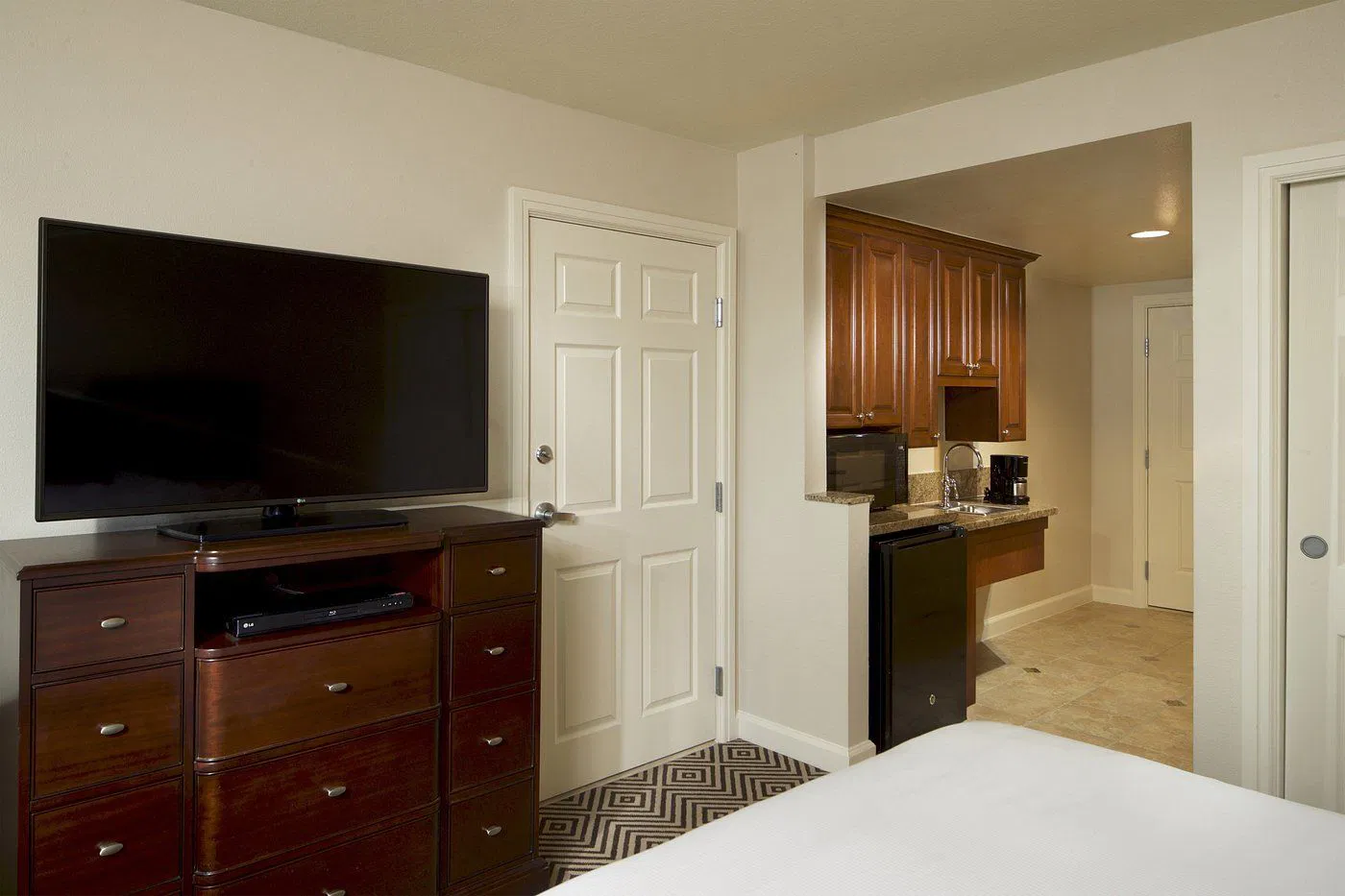 Paradise Bedroom 2