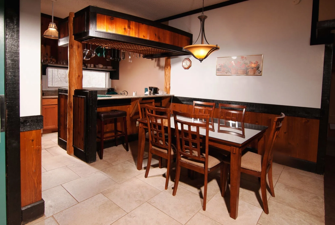 Ridge Sierra Dining Area
