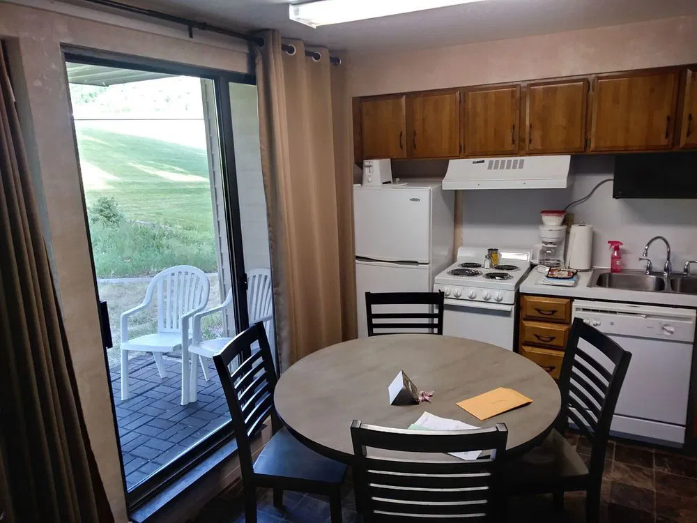 Hot Springs Village kitchen and dining