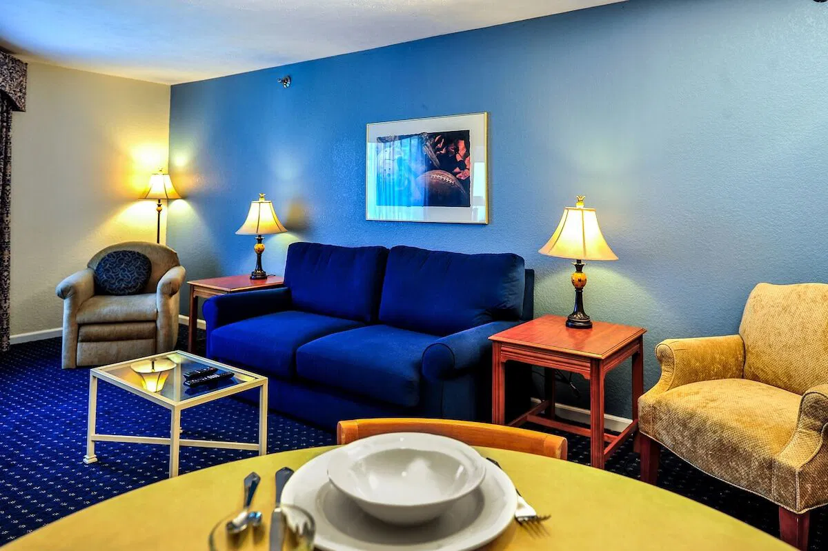 Varsity Clubs Of America- South Bend Living and Dining Area