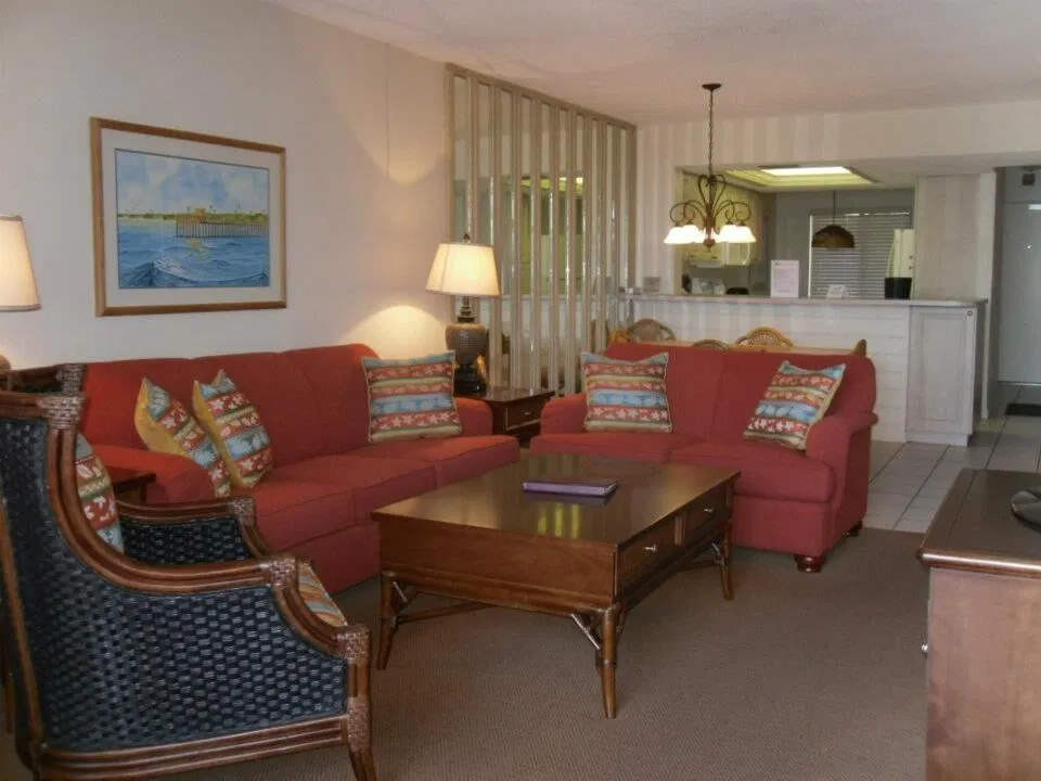 Vanderbilt Beach And Harbour Club Living Area