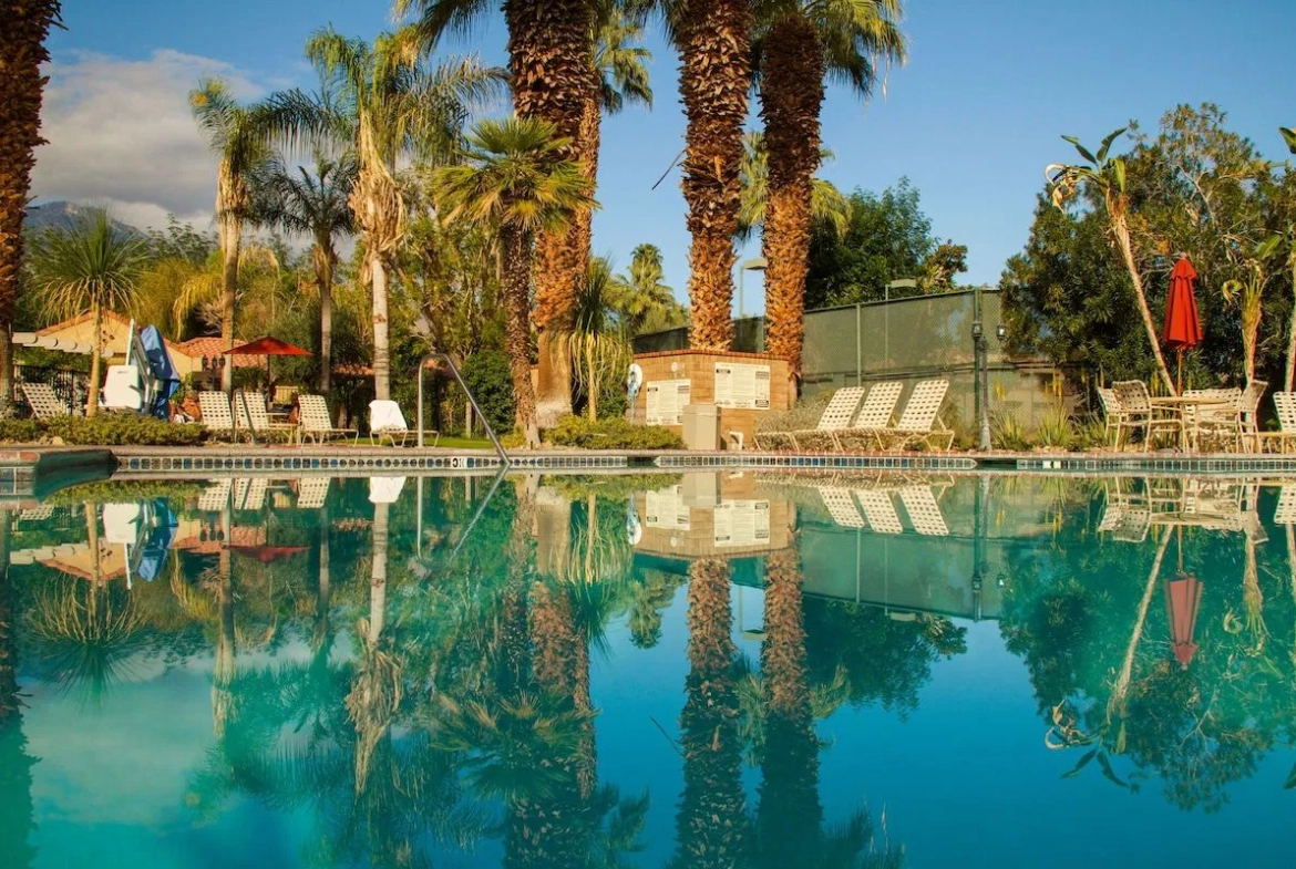 Vacation Internationale - The Oasis Pool 2
