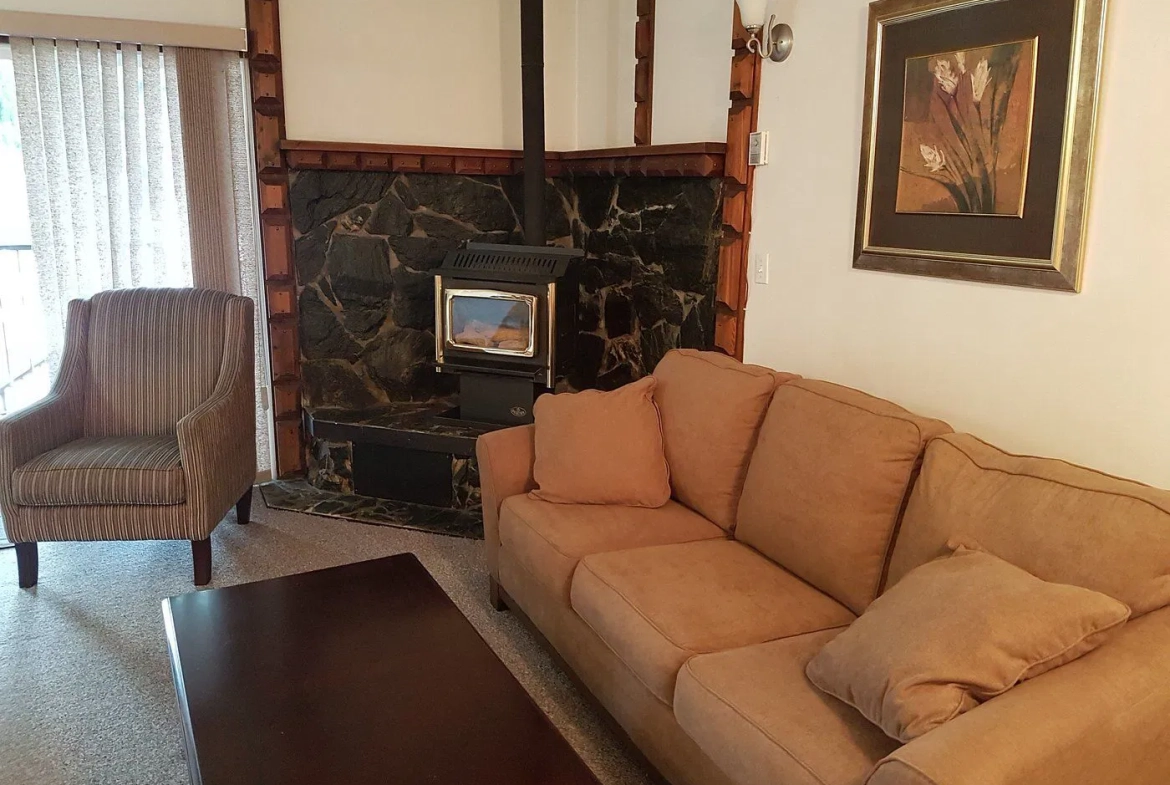 St Ives Resort On Shuswap Living Area 2