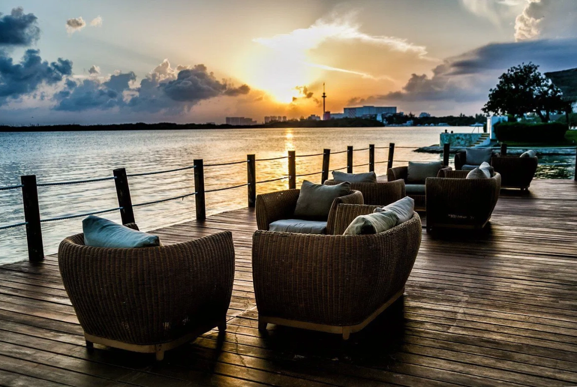 Sunset Lagoon Hotel And Marina Patio
