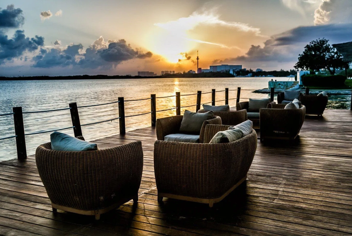 Sunset Marina Resort & Yacht Club Deck