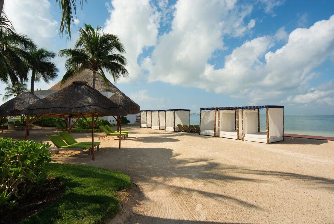 Sunset Lagoon Hotel And Marina Beach