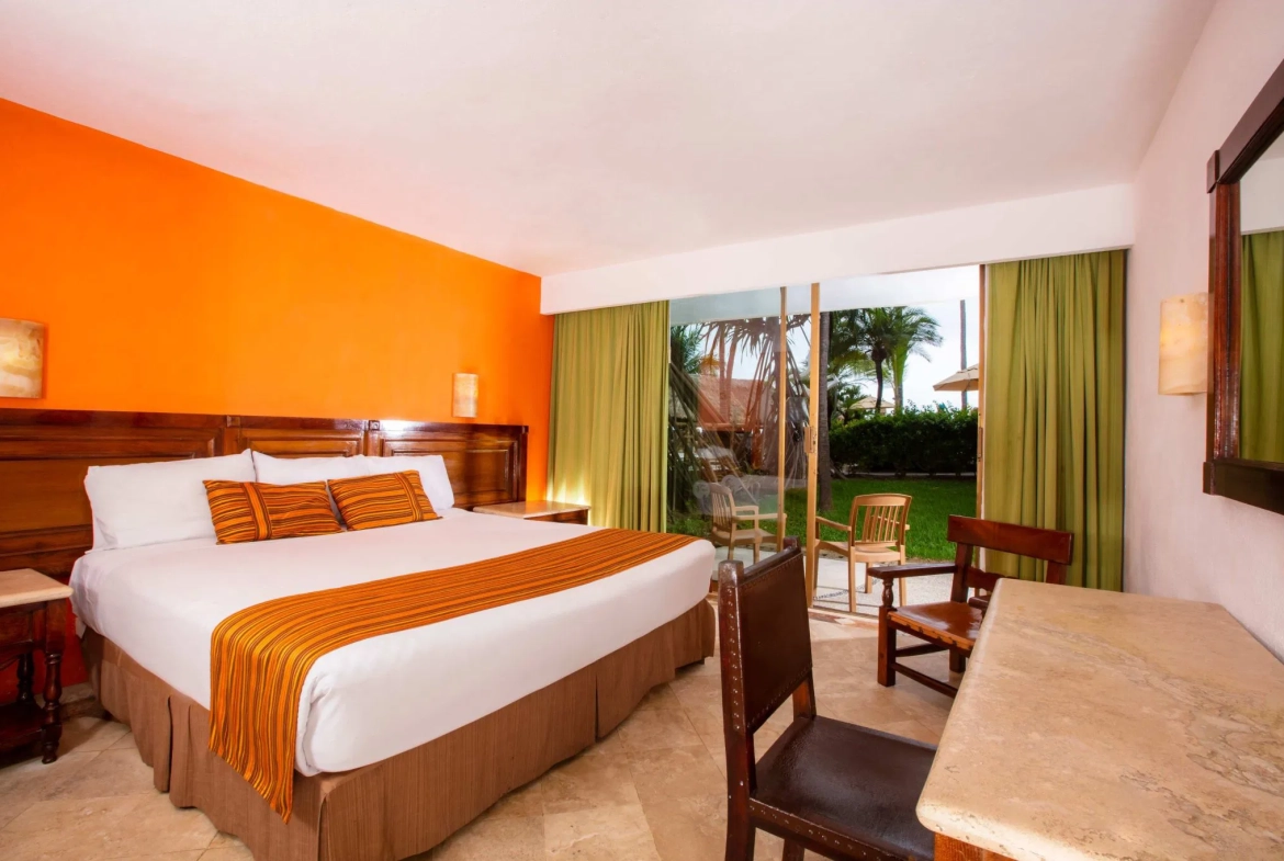 Las Palmas Beach Club bedroom