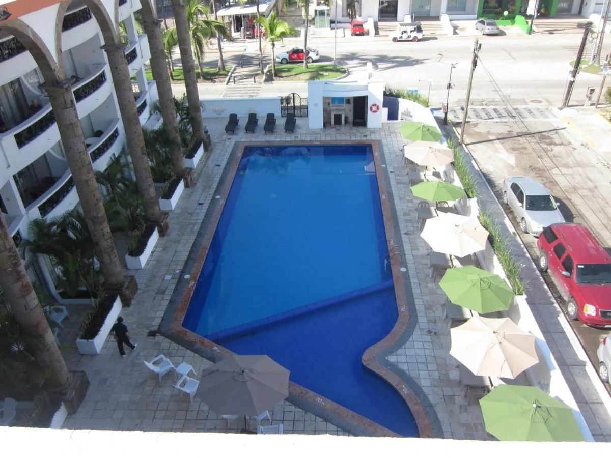 outdoor swimming pool