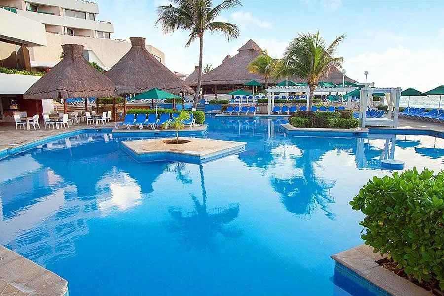 Royal Solaris Cancun Pool