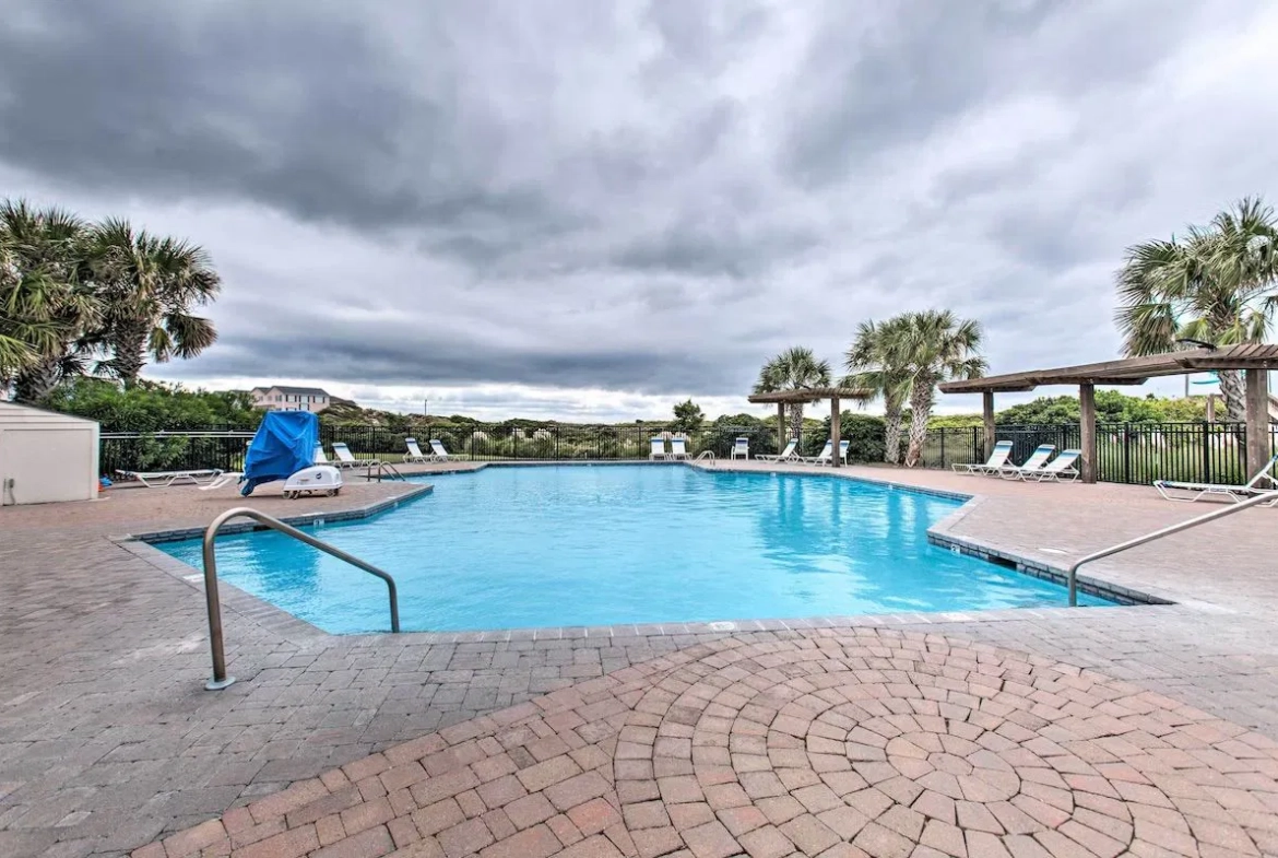 Sands Villa Resort Pool