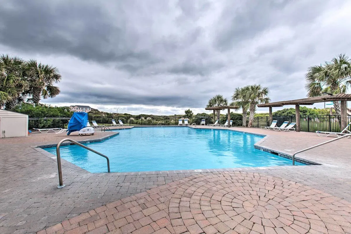Sands Villa Resort Pool