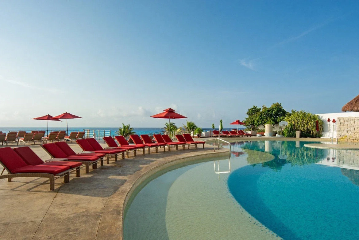 Sunset Royal Beach Resort Pool