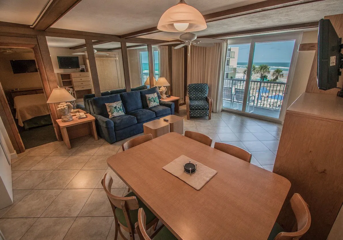 Sea Club IV Dining Area