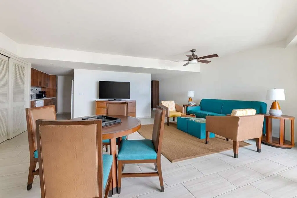 Royal Palm Beach Club- St. Maarten Dining Area
