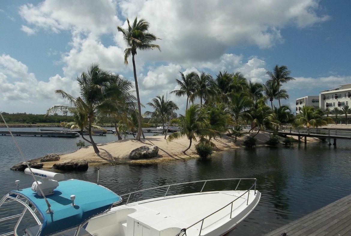 resort boat