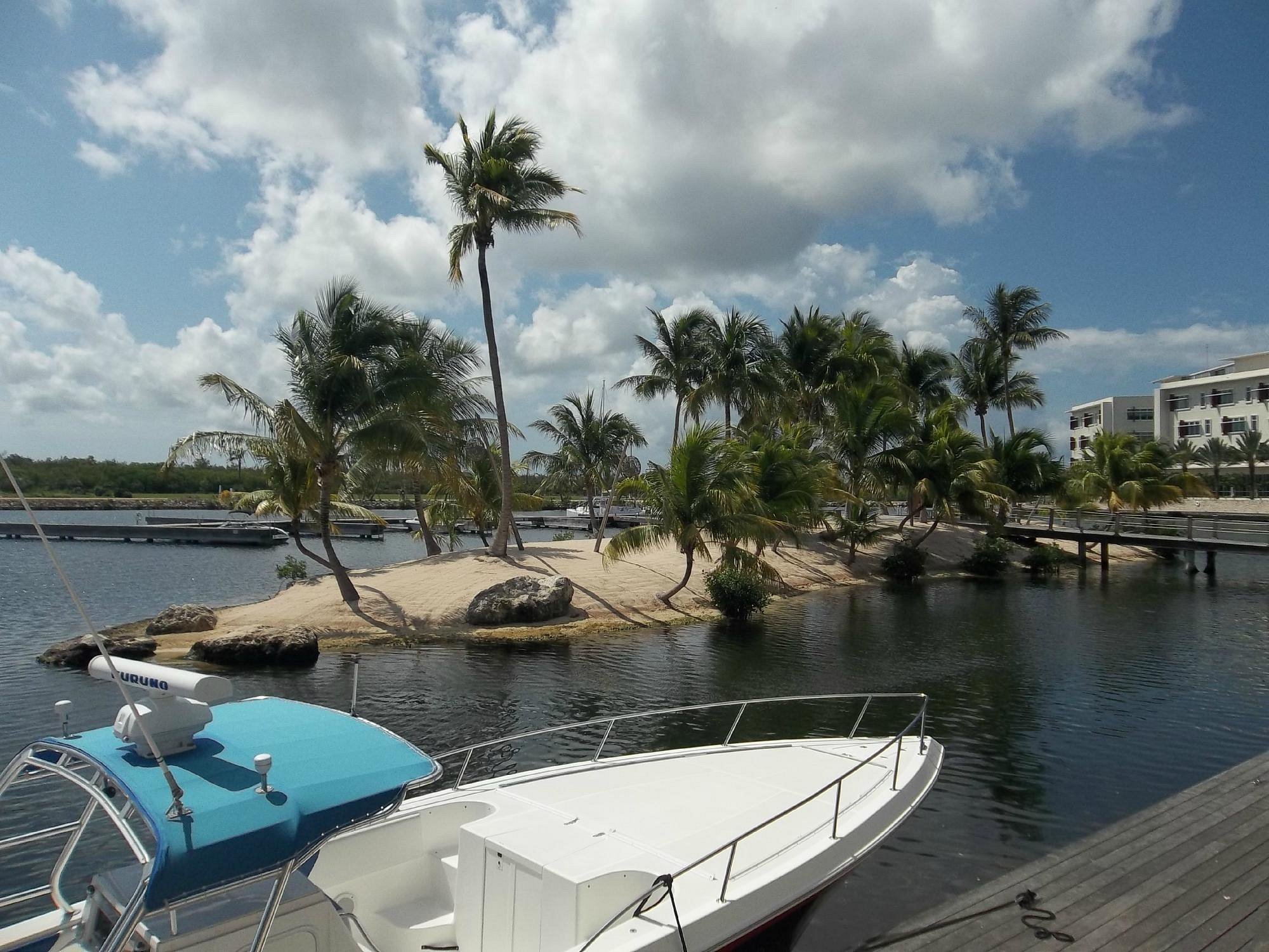 resort boat