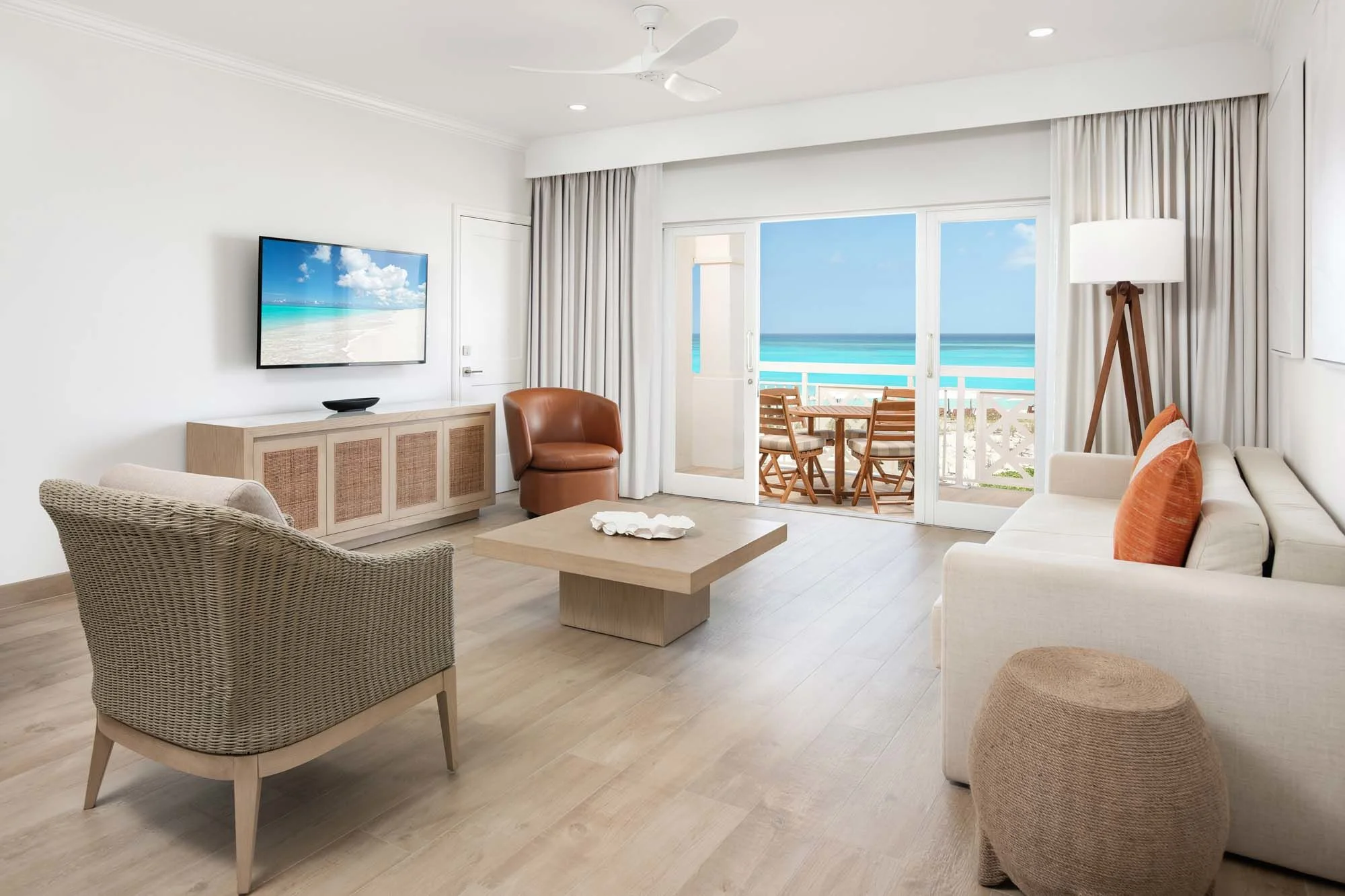 Alexandra Resort And Spa living