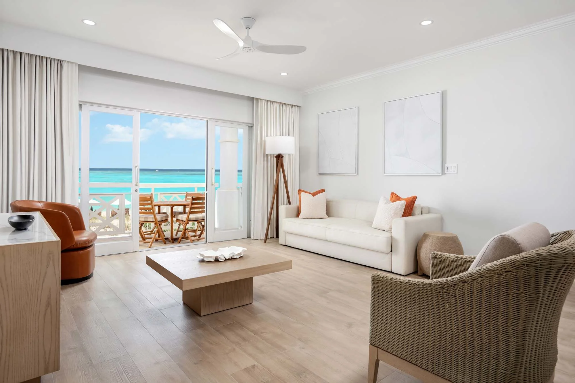 Alexandra Resort And Spa living2