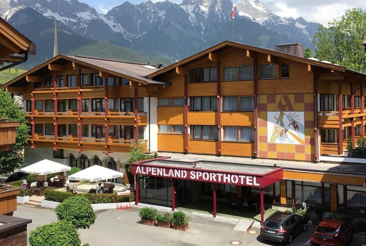 Alpenland Sporthotel front view (1)