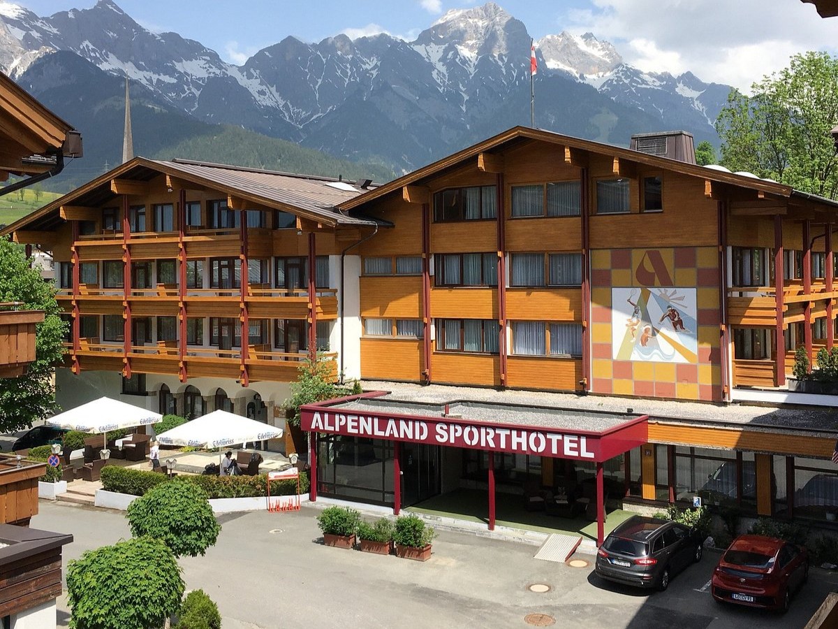Alpenland Sporthotel front view (1)