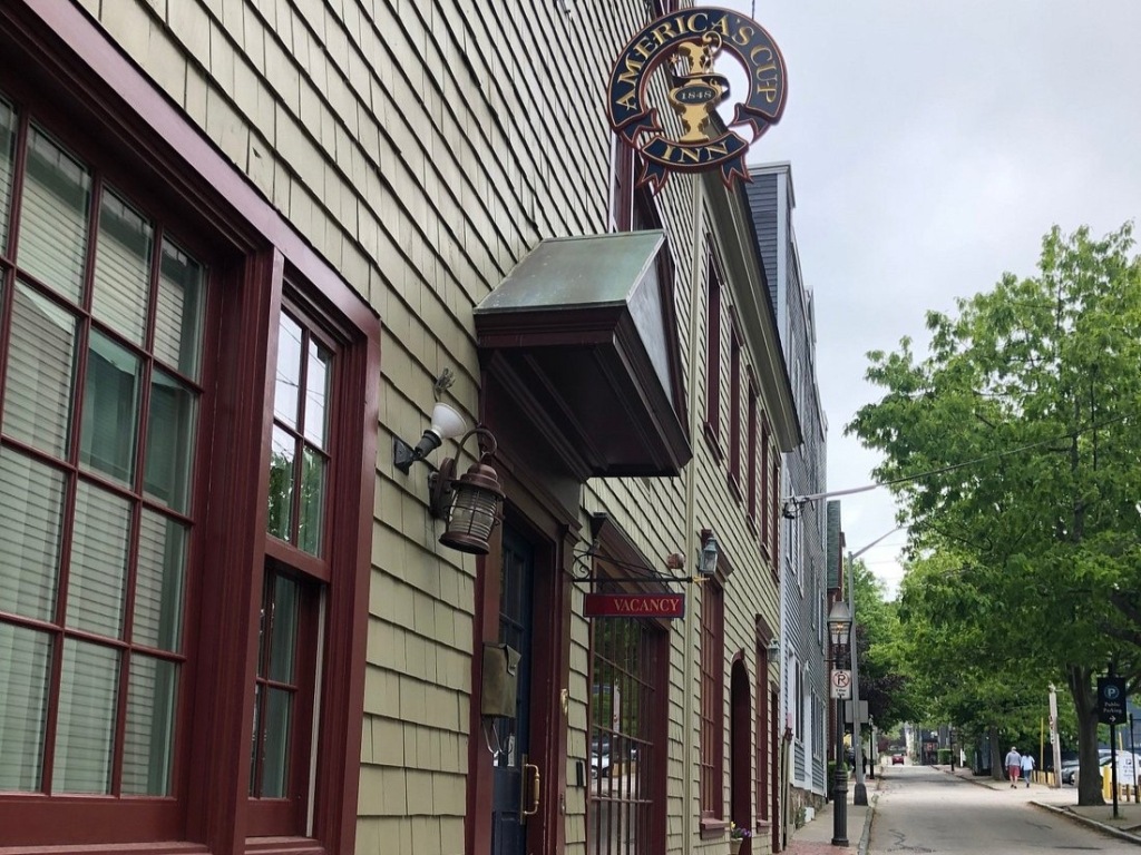 Americas Cup Inn enterance