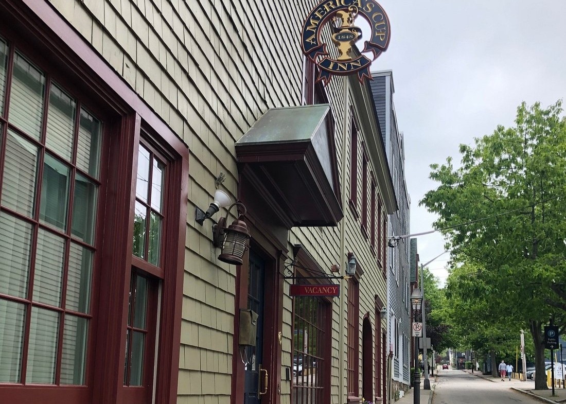 Americas Cup Inn enterance