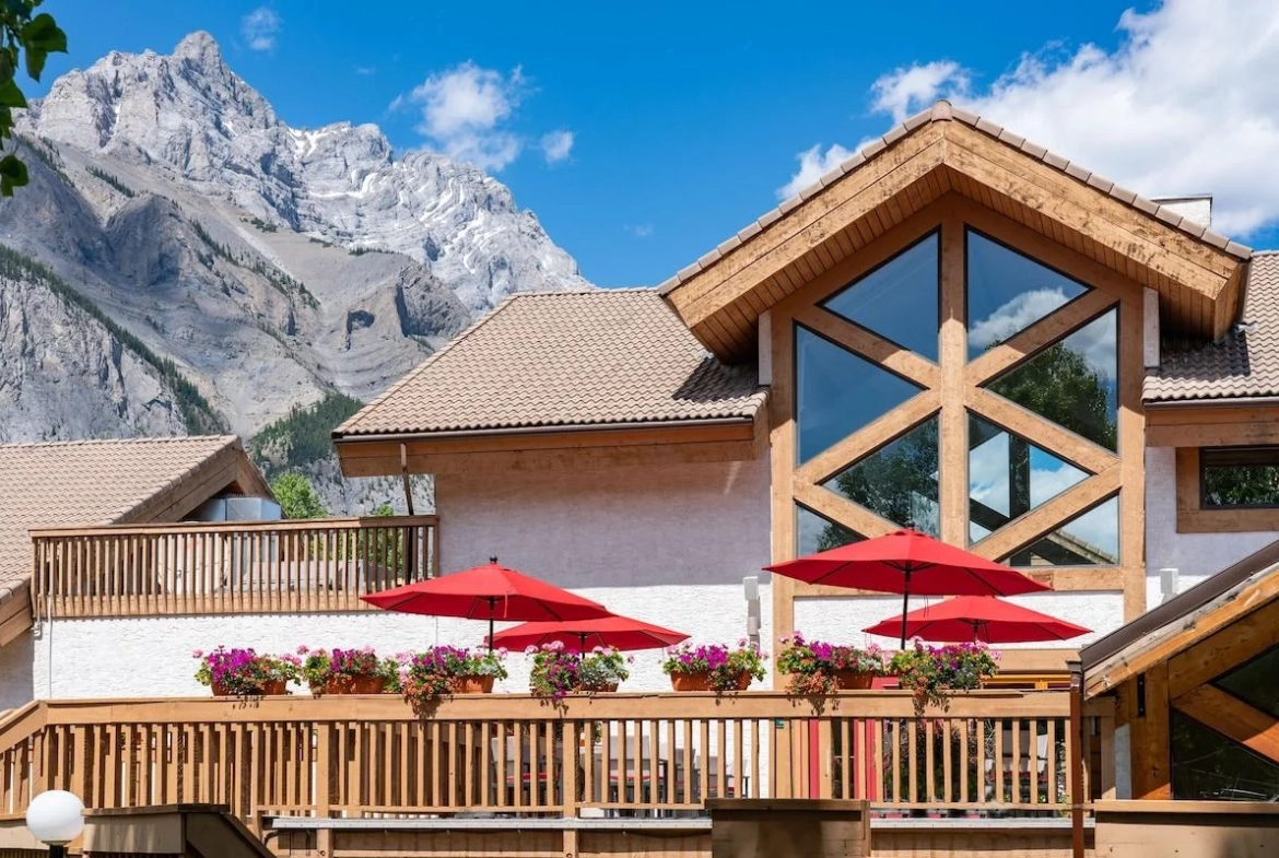 Banff Rocky Mountain Resort exteior