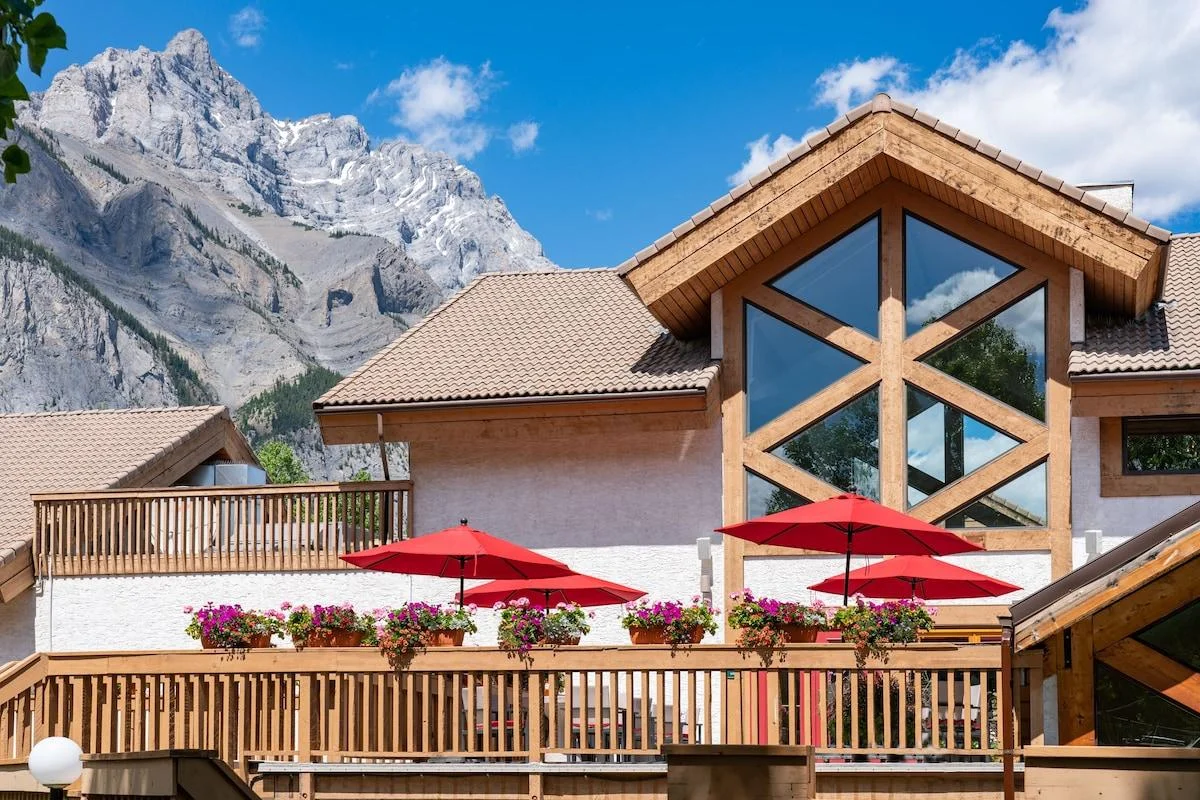 Banff Rocky Mountain Resort exteior