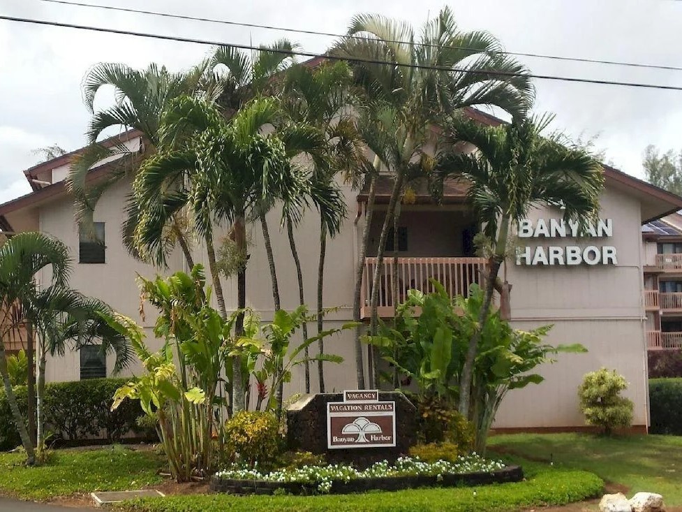 Banyan Harbor exterior
