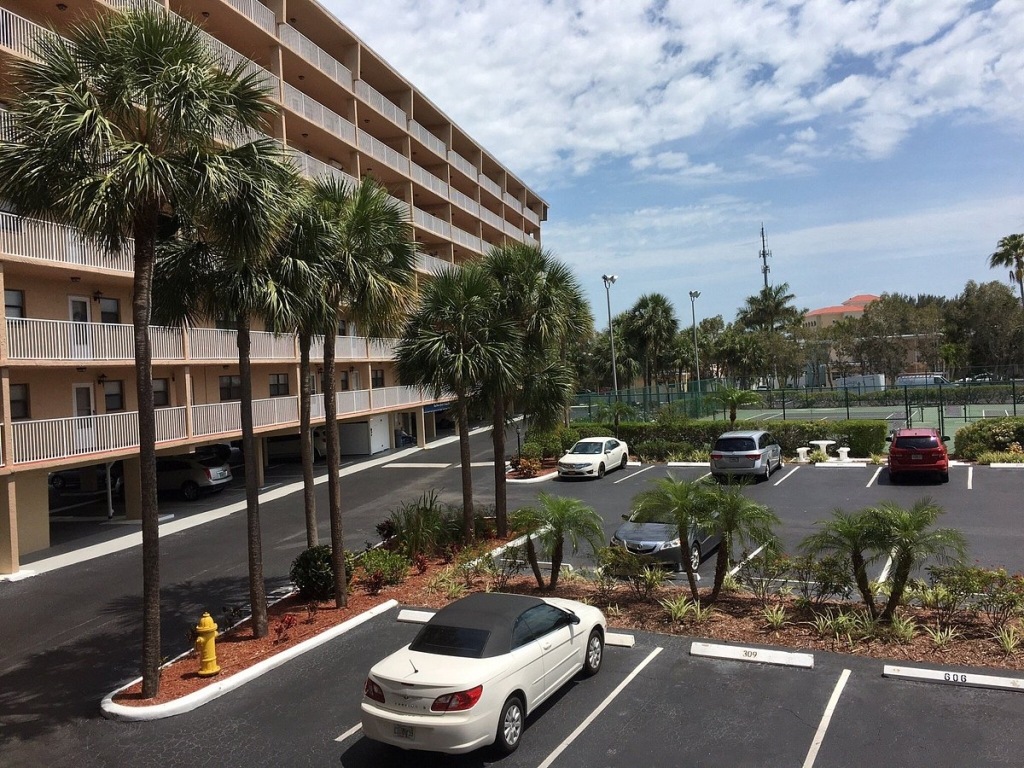 Bay Shores Yacht And Tennis Club
