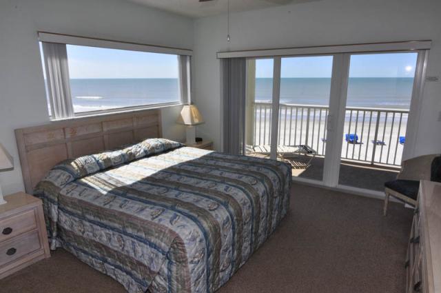 Bay and Beach Club bedroom