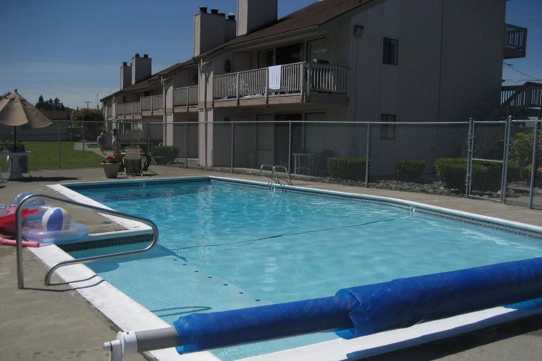 Cabana Club swimming pool2