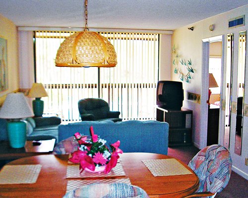 Charlotte Bay Resort And Club living