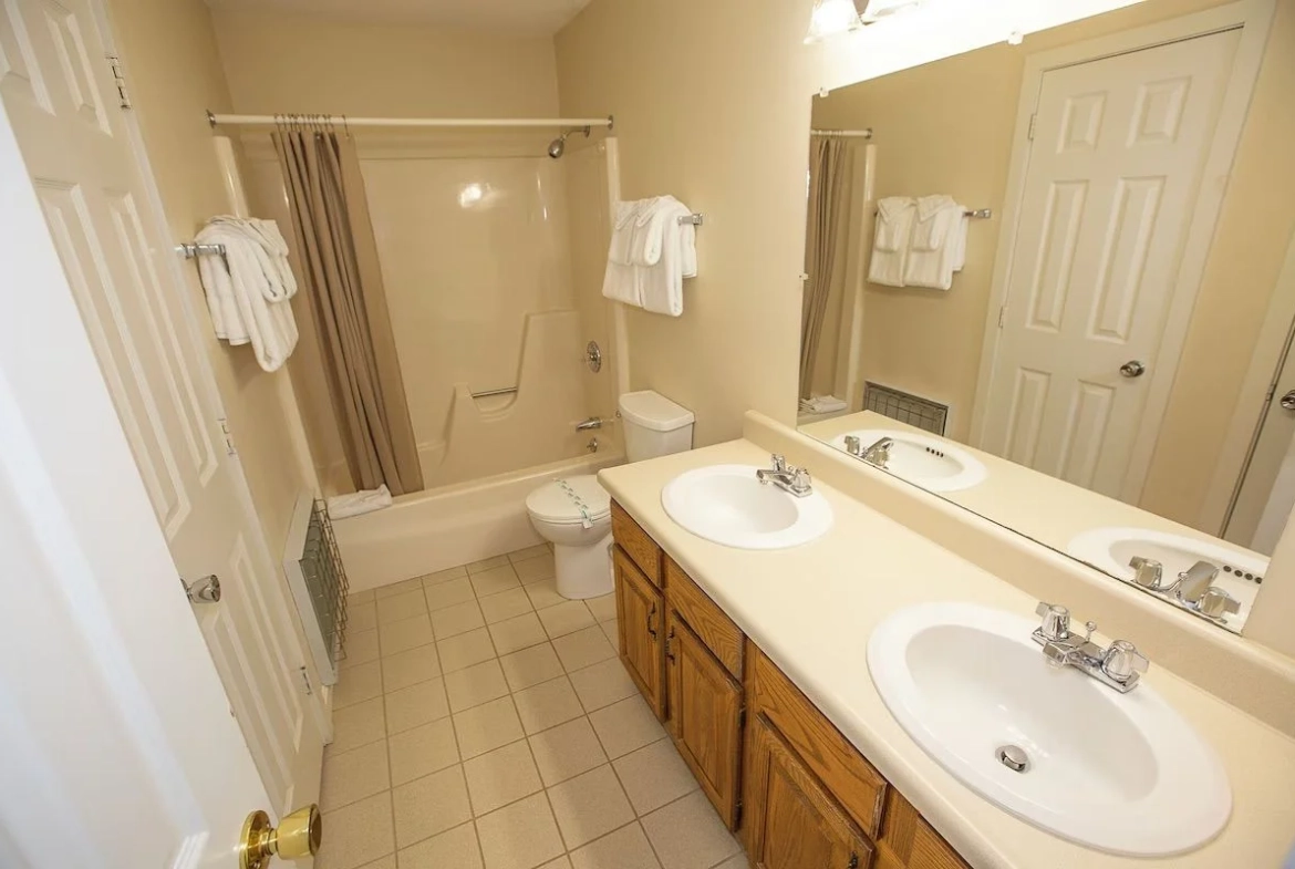 Cold Spring Resort bathroom