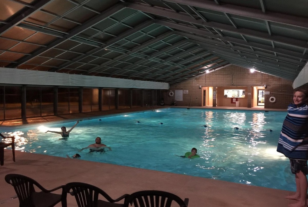 Coosawatte River Resort indoor pool