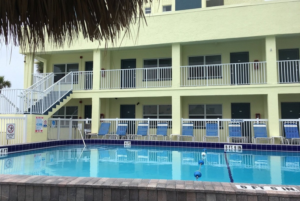 Commodore Beach Club