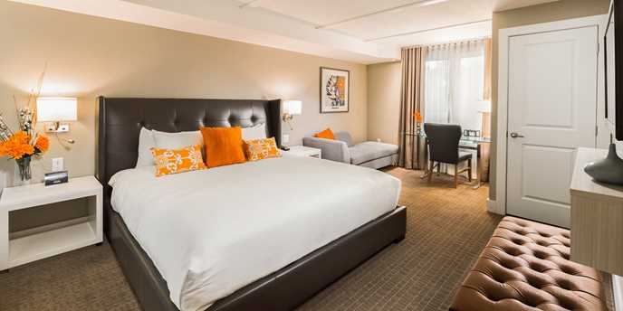 Cranberry Waterfront Suites And Country Club bedroom