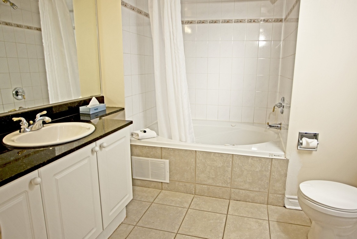 Cranberry Vacation Villas bathroom