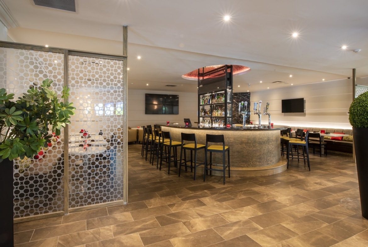 Cranberry Vacation Villas bar
