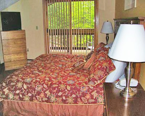 Crown Ridge Resort bedroom