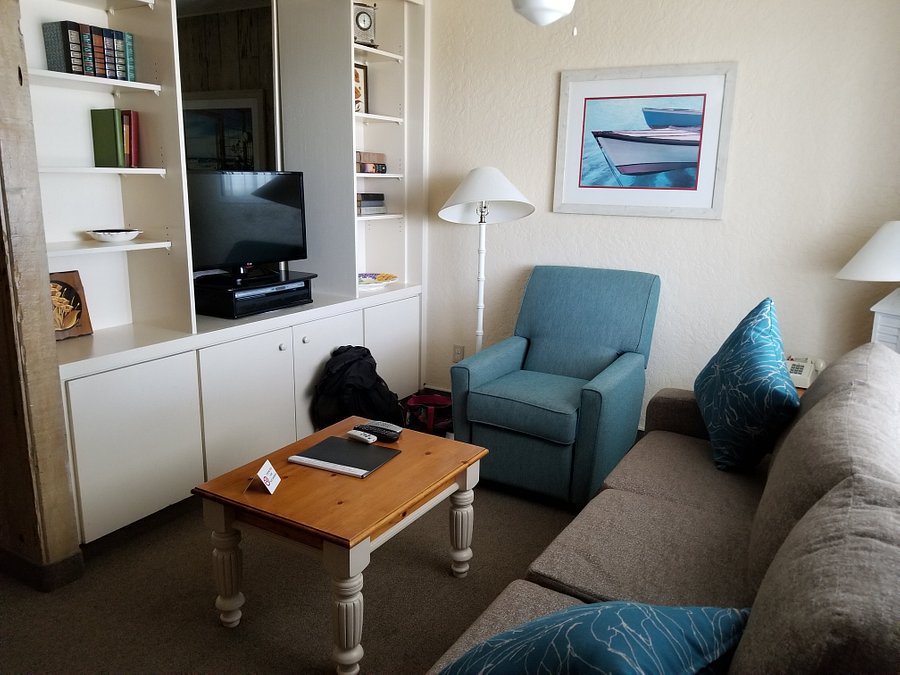 Driftwood Inn Resort living room