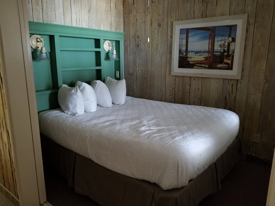 Driftwood Inn Resort bedroom