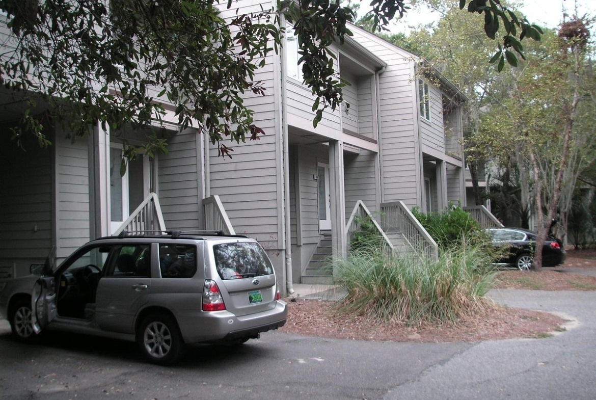 Egrets Pointe Townhouses with car