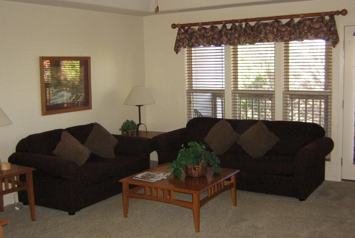 Escapes! to Stonebridge Village Living Room